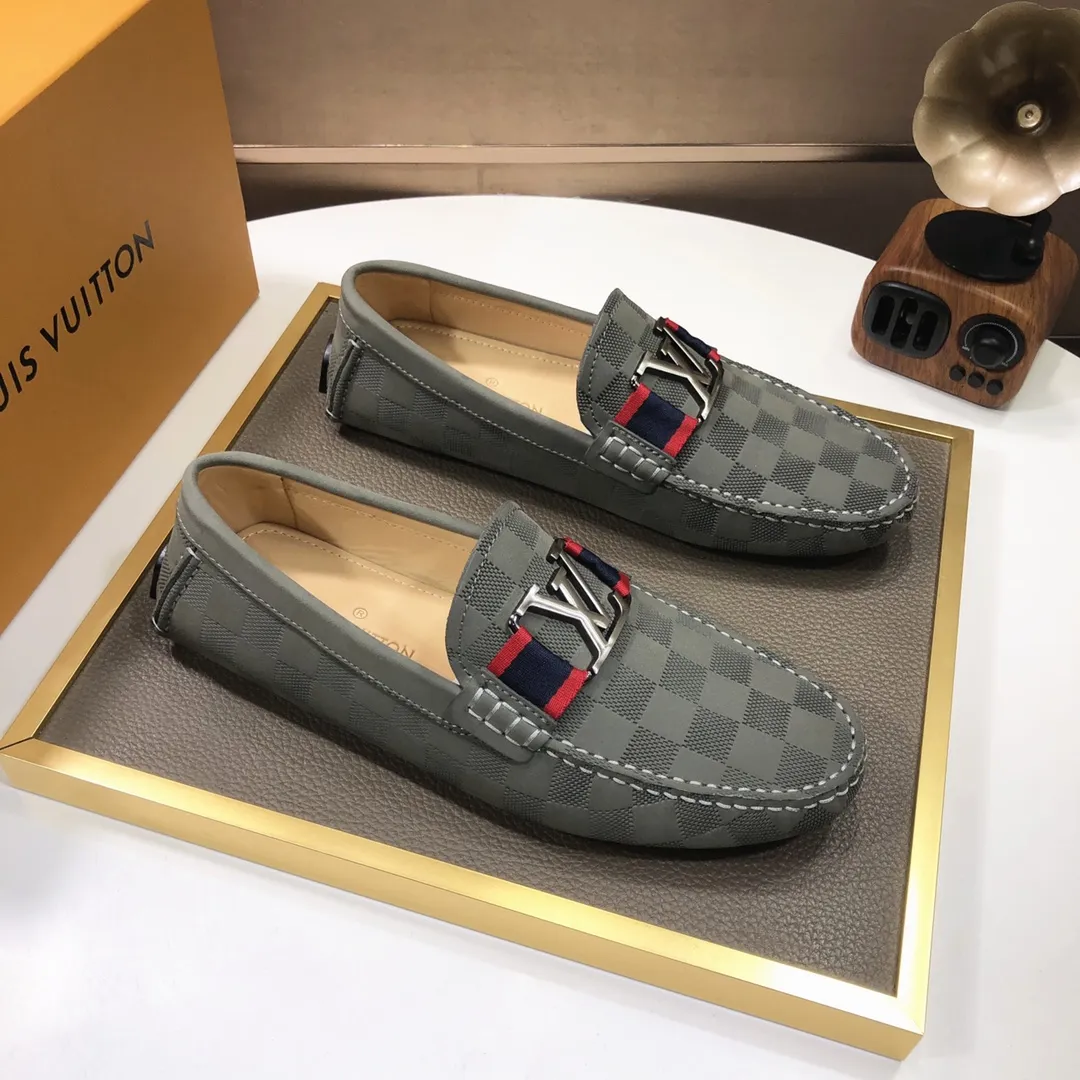 Men's men's shoes 💰420💰 [LV Doudou Shoes] (sheepskin lining) new model is on the market, available on the official website. The new Doudou shoes are processed into single-color materials, and the uppers are made of imported cowhide material. The body of the shoe is fully hemmed with mark thread, and is lined with imported original cowhide leather. The elegant shoe shape is super suitable for all-matching, and the size is 38-44.